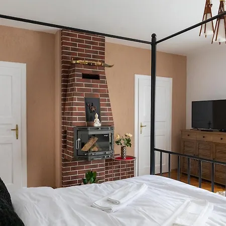Castel Central Studio Apartment
